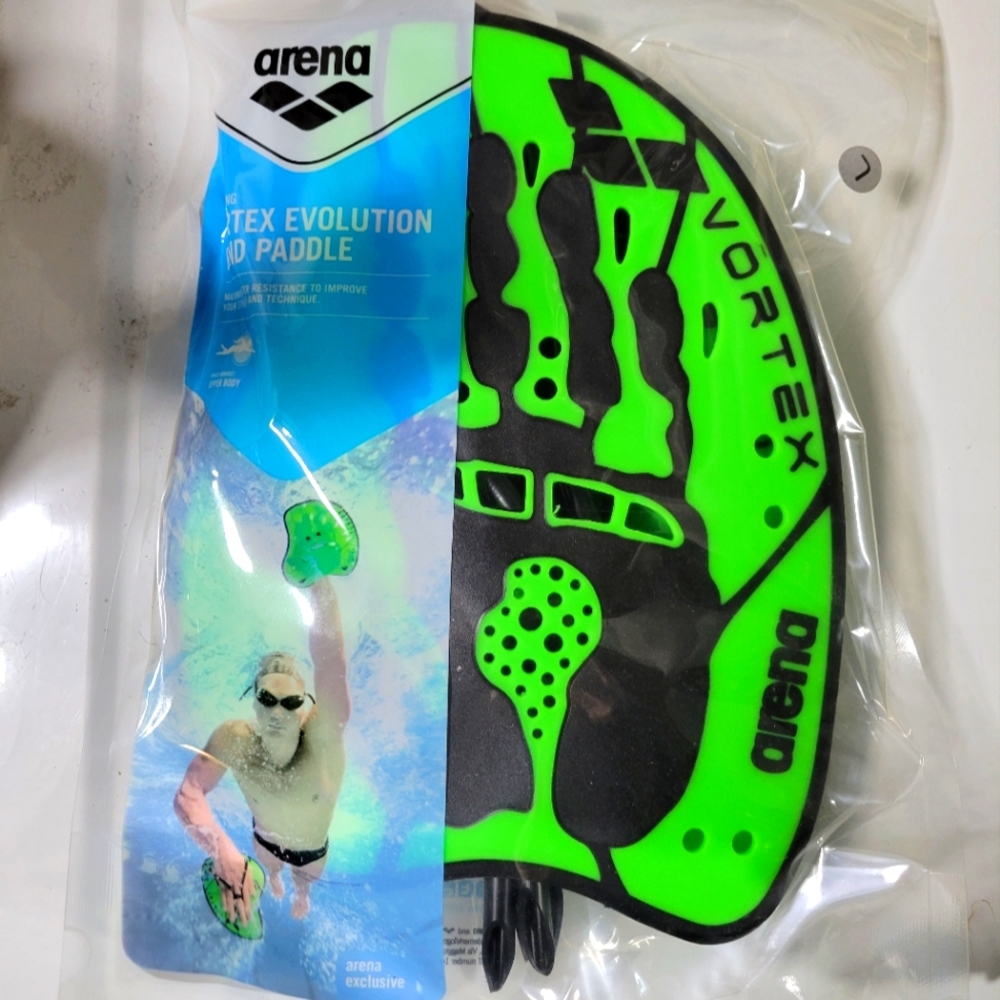 Arena training hand paddles